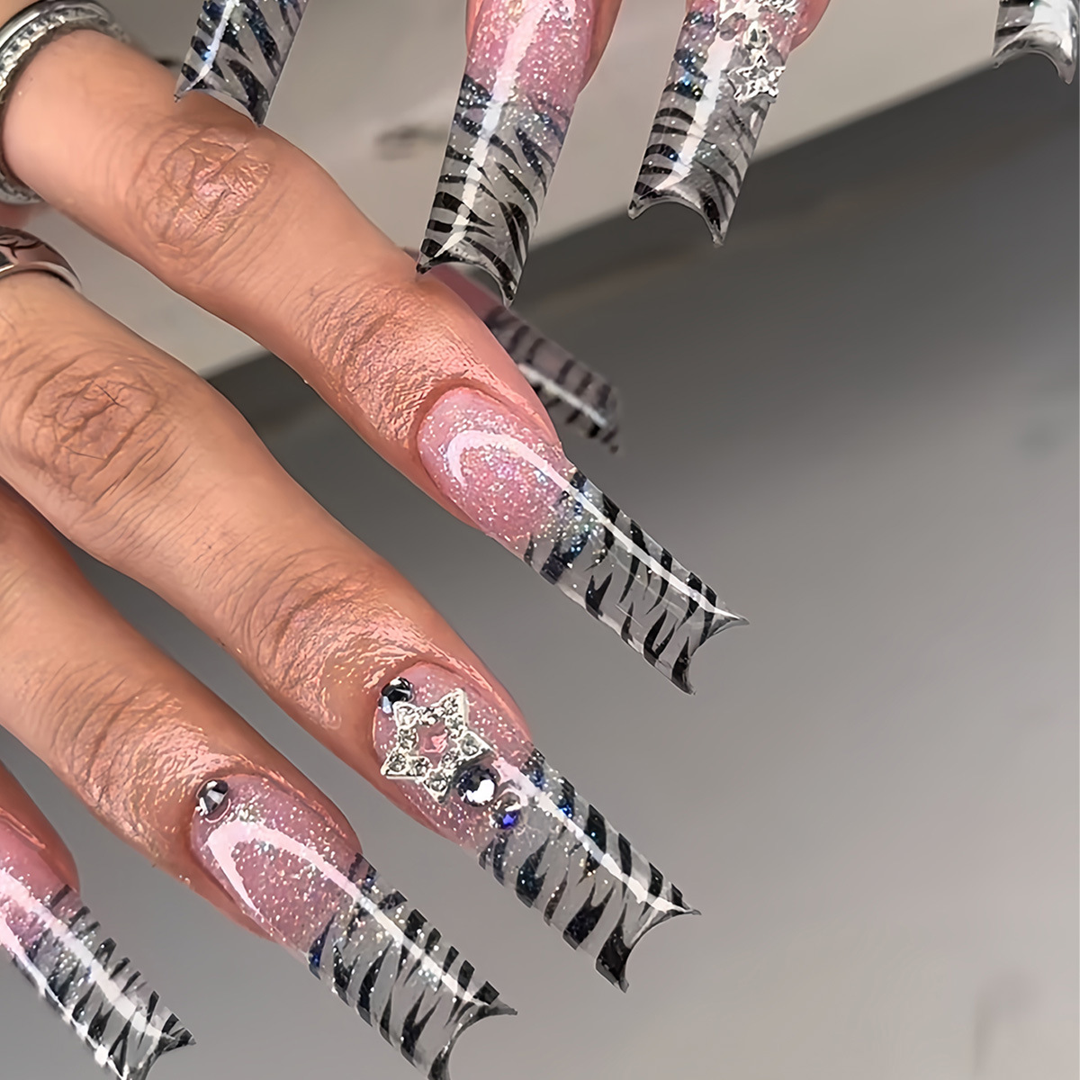 Nail Art Gliter - 24 Adet Uzun Tabut Şeklinde Pentagram